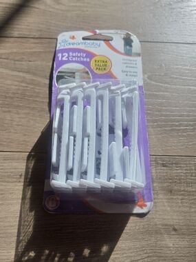 🌻 NWT Dreambaby Safety Catches - 12 Pack Cabinet & Drawer Locks